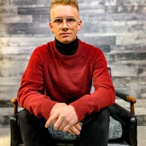 Men's knitted red sweater